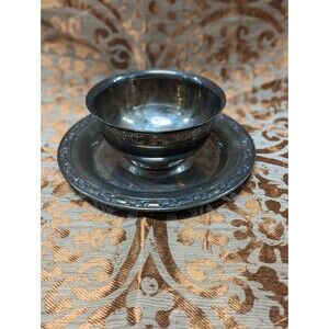 Vintage‎ Oneida Silversmiths Silver plated Bowl attached to plate